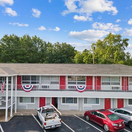 Grand Traverse Motel ทราเวิร์สซิตี้ ภายนอก รูปภาพ