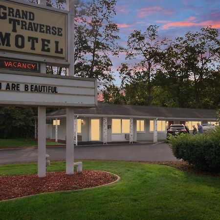 Grand Traverse Motel ทราเวิร์สซิตี้ ภายนอก รูปภาพ