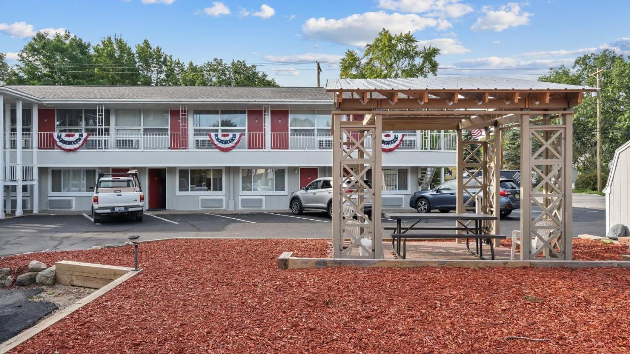 Grand Traverse Motel ทราเวิร์สซิตี้ ภายนอก รูปภาพ