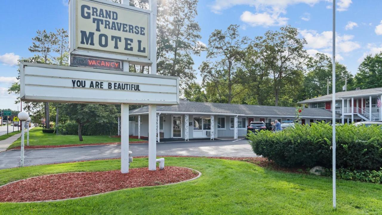 Grand Traverse Motel ทราเวิร์สซิตี้ ภายนอก รูปภาพ
