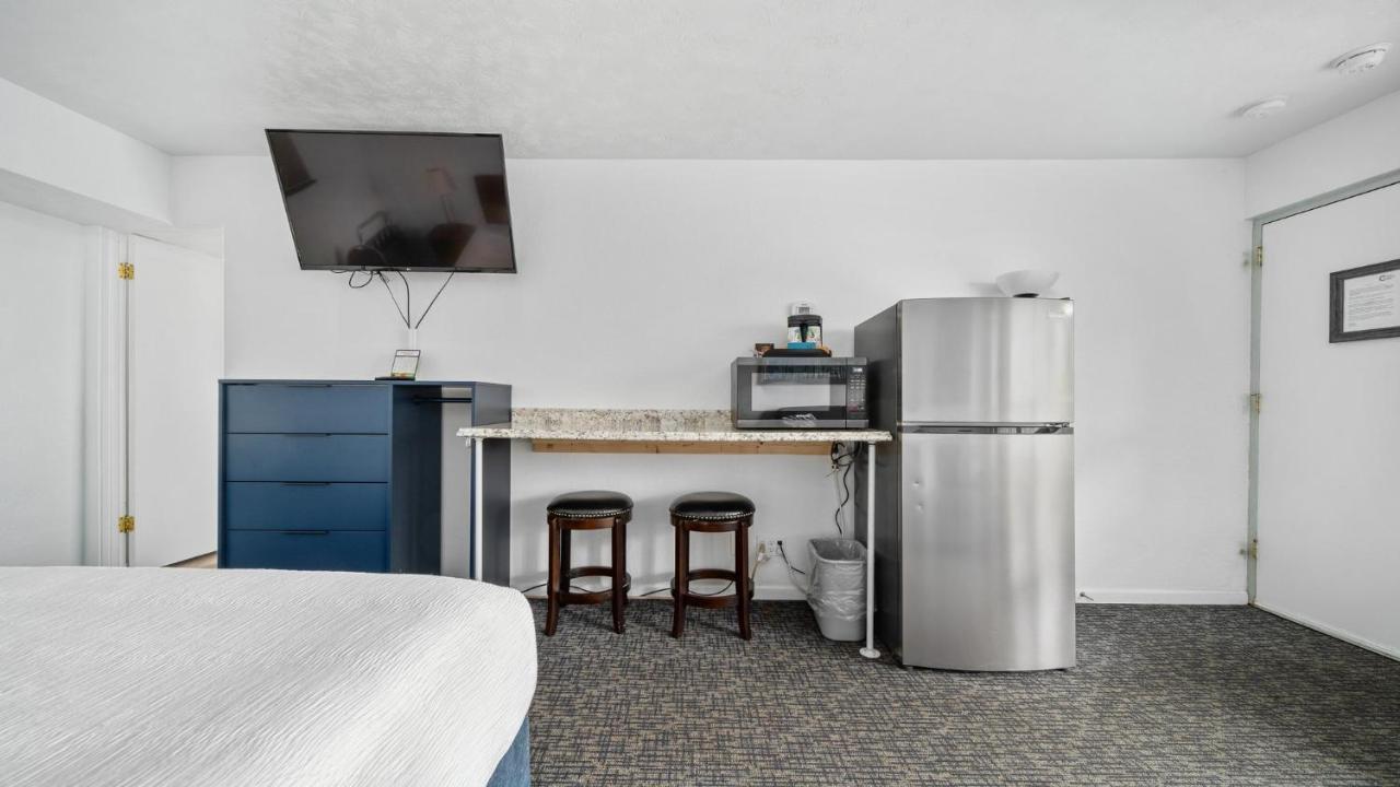 Grand Traverse Motel ทราเวิร์สซิตี้ ภายนอก รูปภาพ