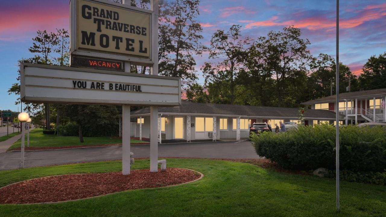 Grand Traverse Motel ทราเวิร์สซิตี้ ภายนอก รูปภาพ