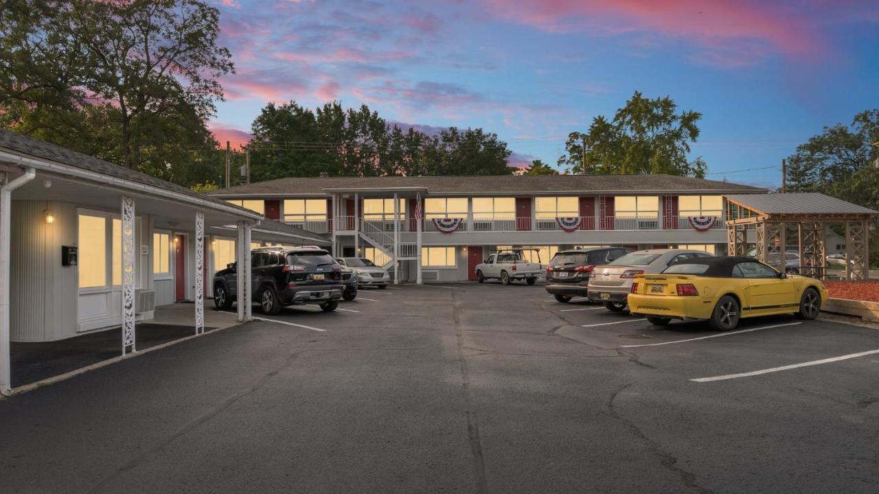 Grand Traverse Motel ทราเวิร์สซิตี้ ภายนอก รูปภาพ