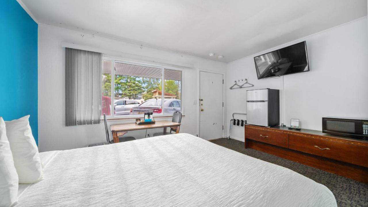 Grand Traverse Motel ทราเวิร์สซิตี้ ภายนอก รูปภาพ