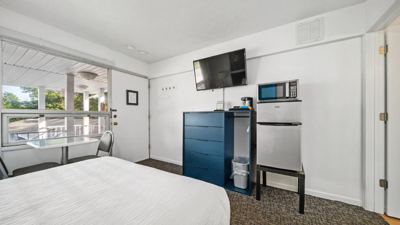 Grand Traverse Motel ทราเวิร์สซิตี้ ภายนอก รูปภาพ