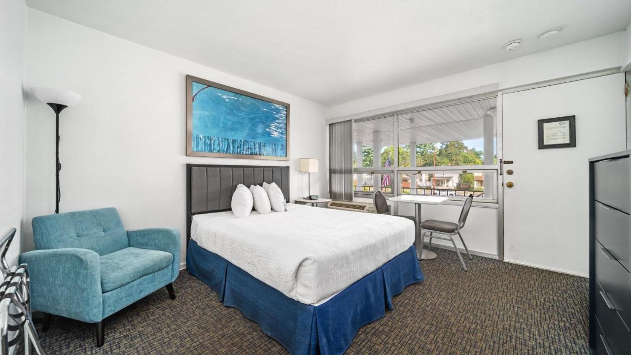 Grand Traverse Motel ทราเวิร์สซิตี้ ภายนอก รูปภาพ
