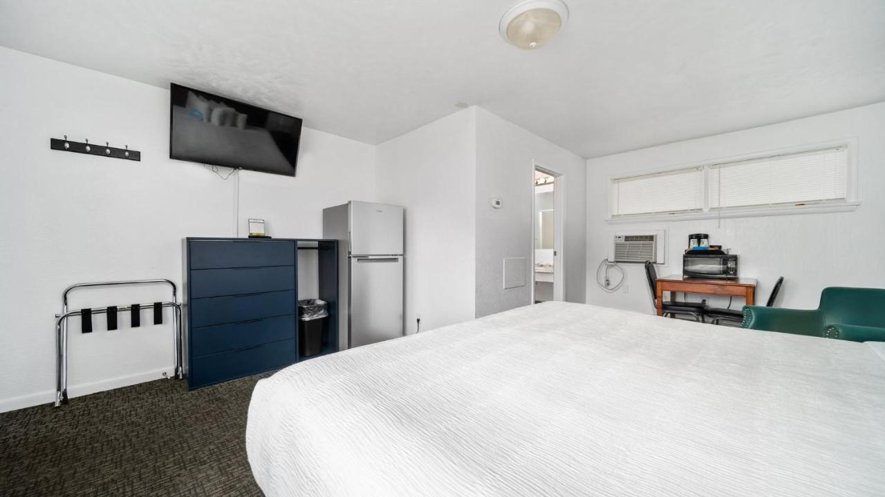 Grand Traverse Motel ทราเวิร์สซิตี้ ภายนอก รูปภาพ