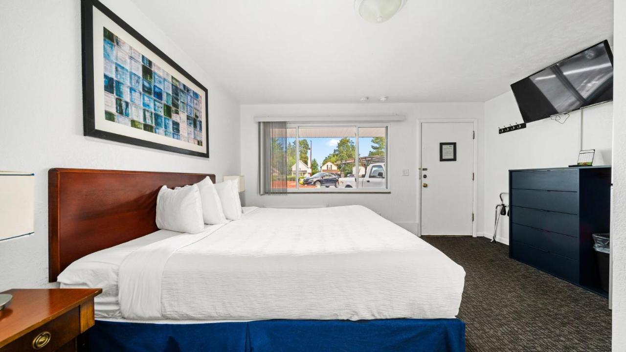 Grand Traverse Motel ทราเวิร์สซิตี้ ภายนอก รูปภาพ
