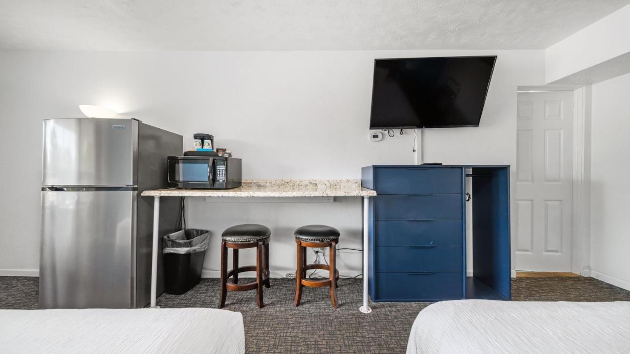 Grand Traverse Motel ทราเวิร์สซิตี้ ภายนอก รูปภาพ