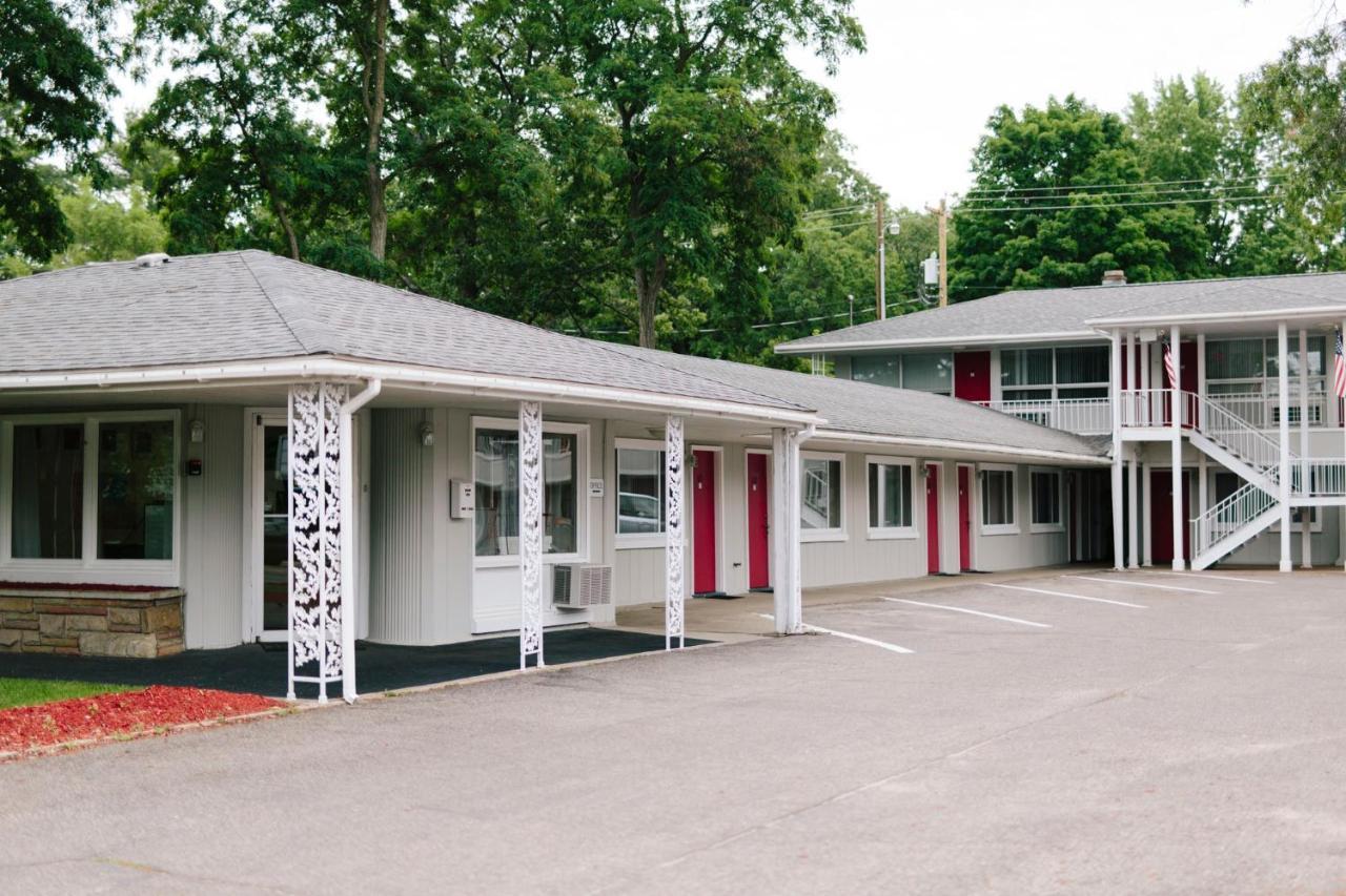 Grand Traverse Motel ทราเวิร์สซิตี้ ภายนอก รูปภาพ