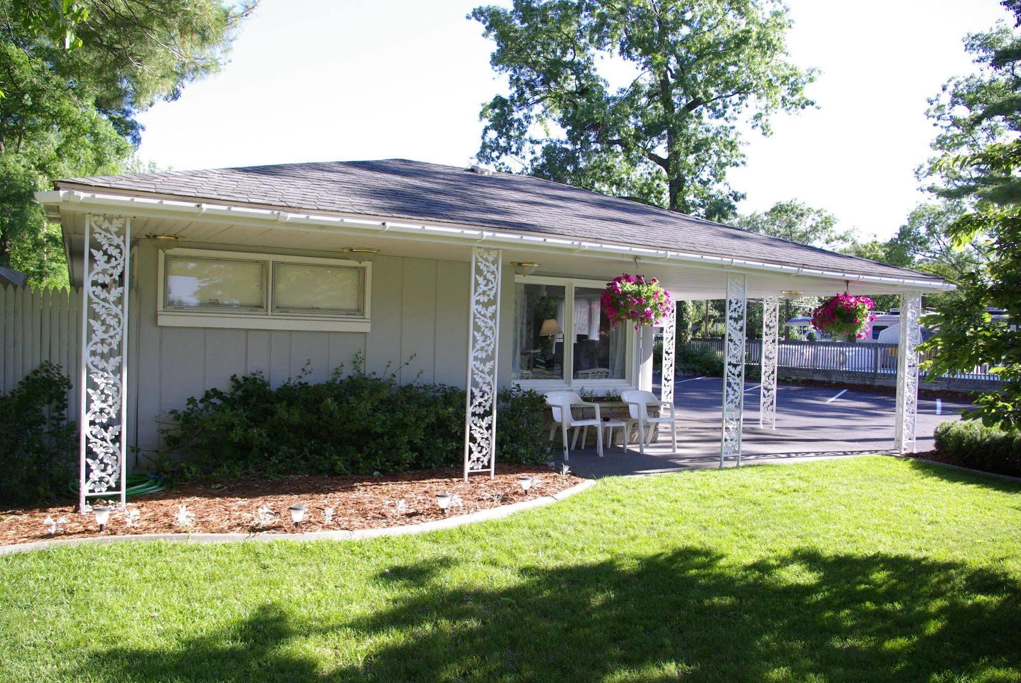 Grand Traverse Motel ทราเวิร์สซิตี้ ภายนอก รูปภาพ