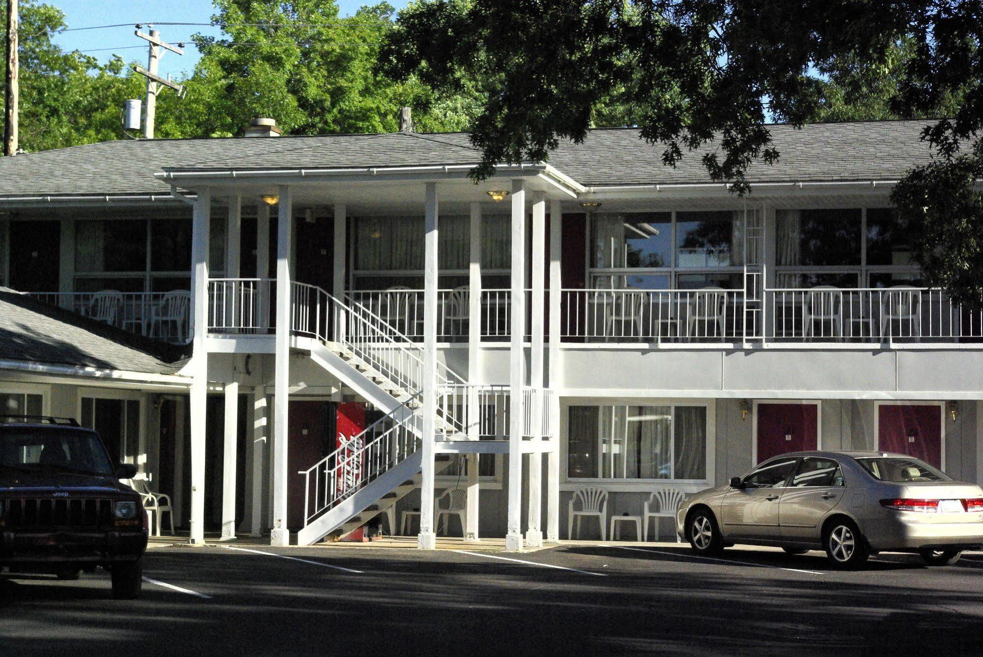 Grand Traverse Motel ทราเวิร์สซิตี้ ภายนอก รูปภาพ