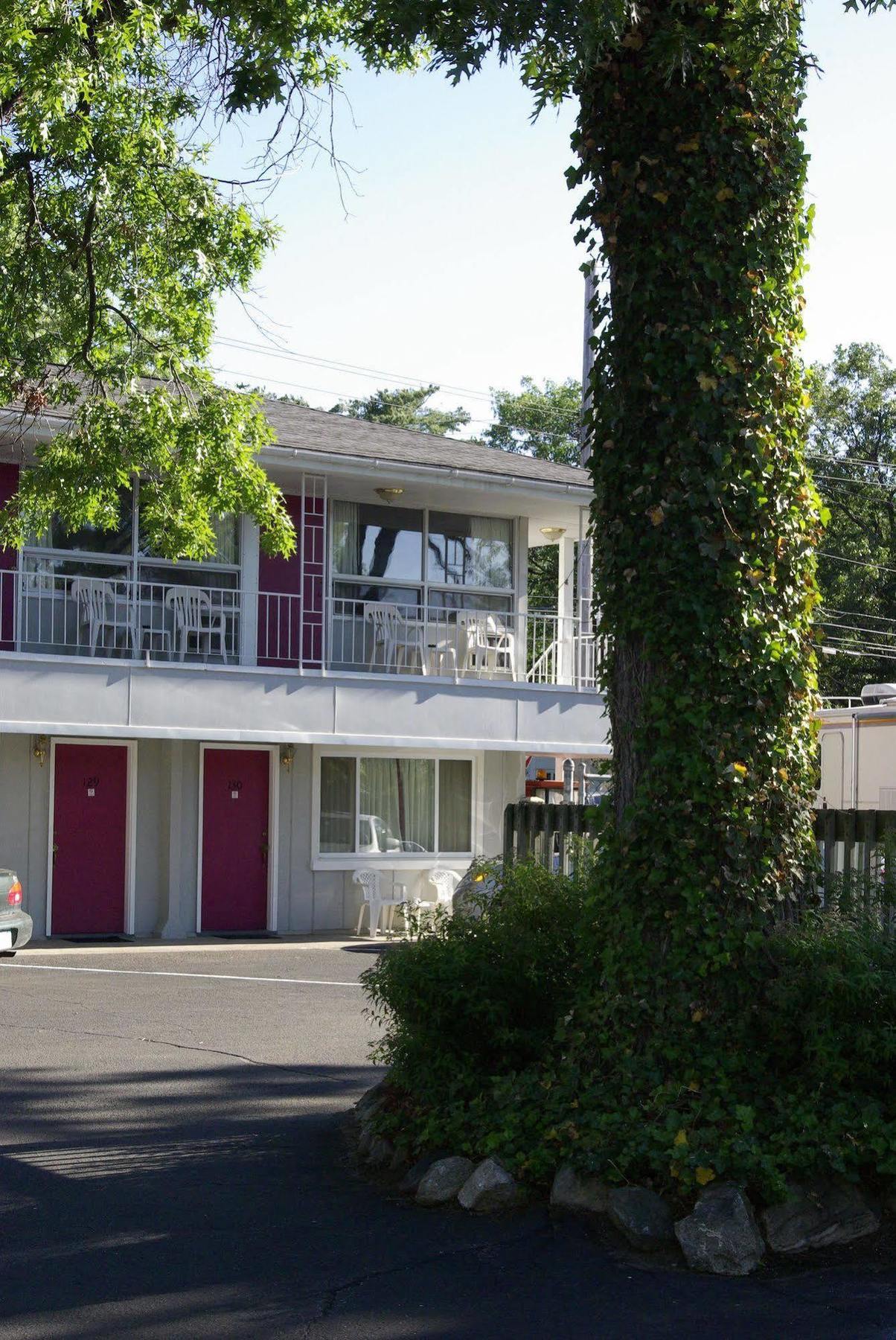 Grand Traverse Motel ทราเวิร์สซิตี้ ภายนอก รูปภาพ