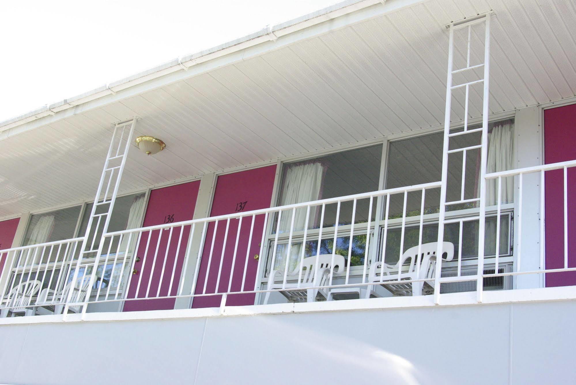 Grand Traverse Motel ทราเวิร์สซิตี้ ภายนอก รูปภาพ